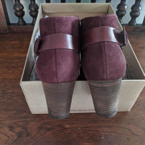 Clarks booties beautiful burgundy color - Picture 4 of 8